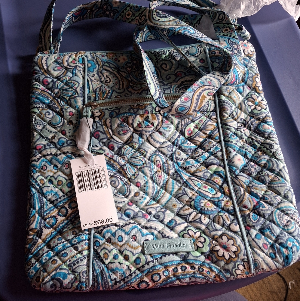 Vera Bradley Iconic Hipster “Daisy Dot Paisley”. NWT